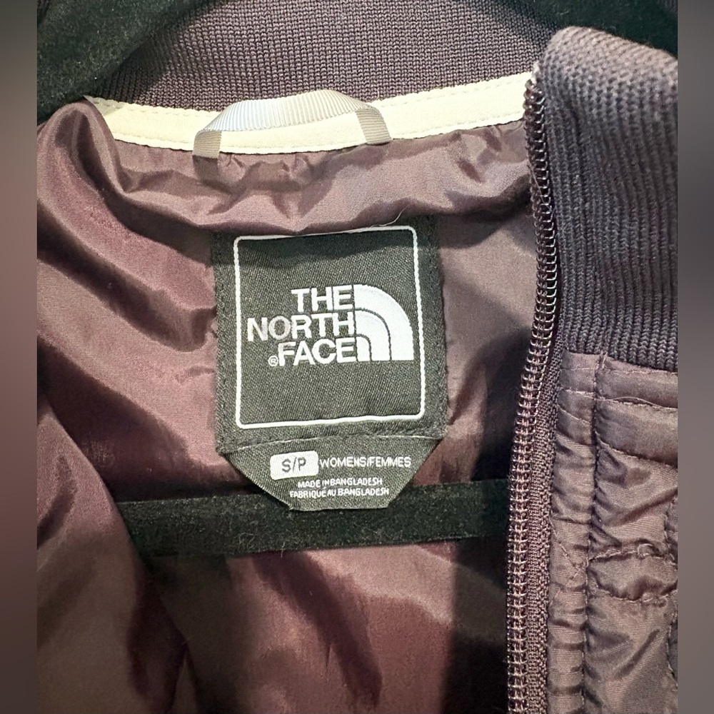 The North Face Women's Cropped Quilted Jacket in Purple | Women’s Size Medium - Picture 2 of 4